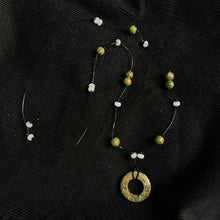 Load image into Gallery viewer, * scattered leaves